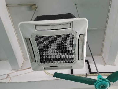 專業(yè)回收舊設備空調(diào)電器制冷機收購 商用風管機回收酒店商超用