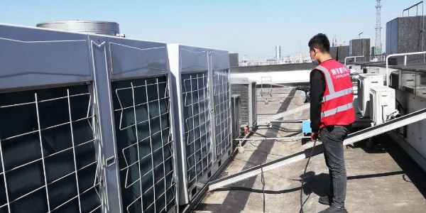 商用中央空調(diào)室外機清洗方法