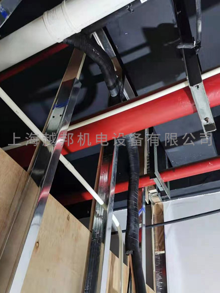 廣場(chǎng)美的商用中央空調(diào)安裝